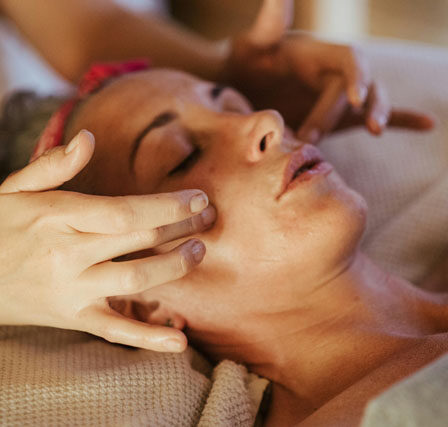 【小顔×セインムー】横顔まで変わる印象ケア。小顔を目指すならクラッキングWエクソソームという選択-02